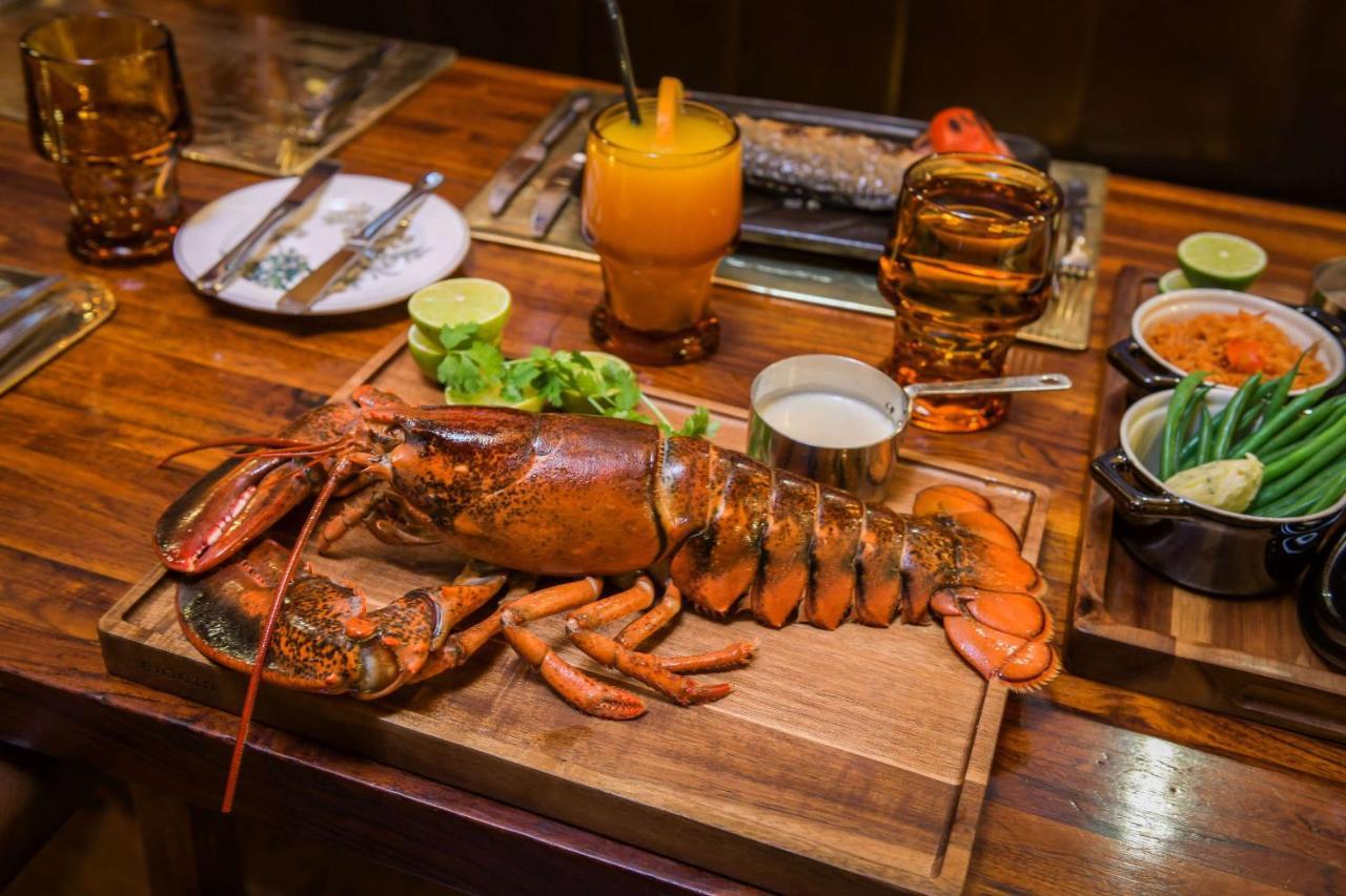 Radisson Blu Hotel, Kuwait Кувейт Экстерьер фото A lobster prepared at the restaurant