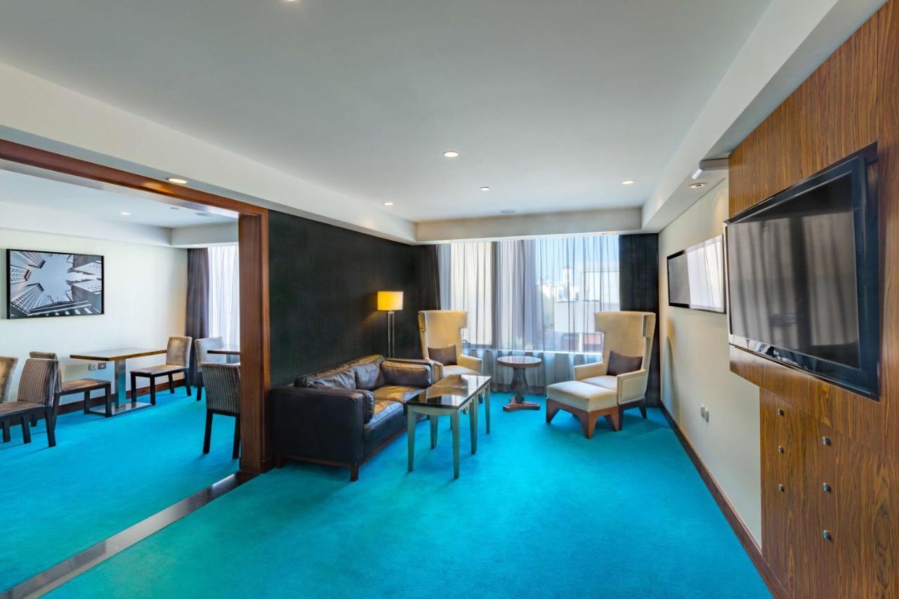 Radisson Blu Hotel, Kuwait Кувейт Экстерьер фото Suite at the hotel