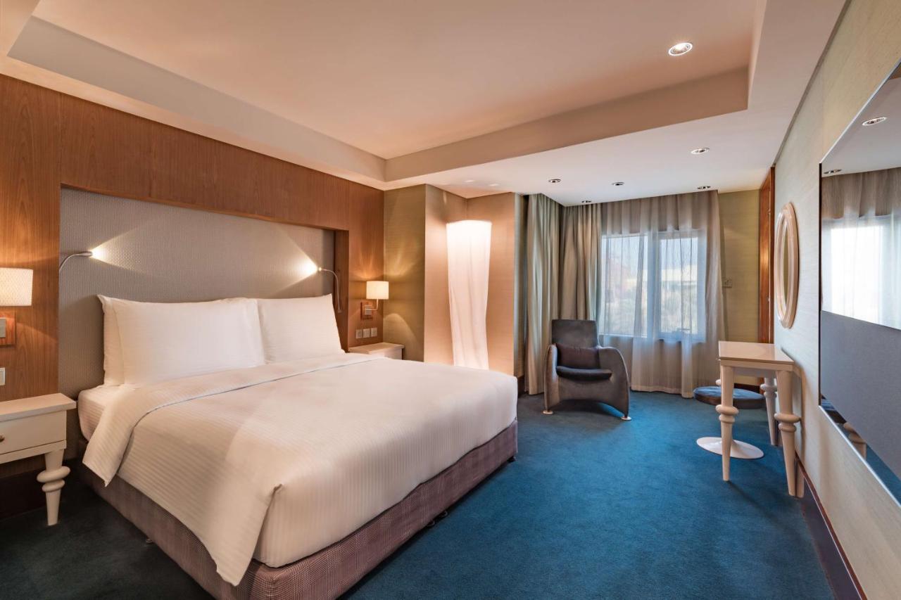 Radisson Blu Hotel, Kuwait Кувейт Экстерьер фото Deluxe Room